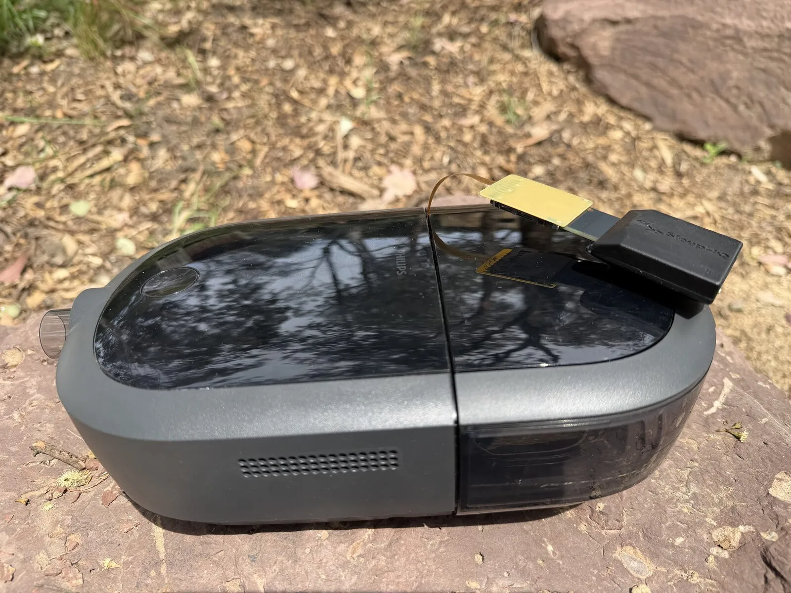 A MUX connected to a Philips DreamStation 2 through an SD card extender